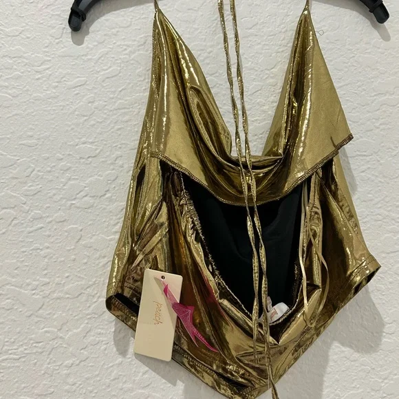 💰PRICE ⬇️ 
 PEACH • Metallic Gold Halter Top • XL - Picture 3 of 9